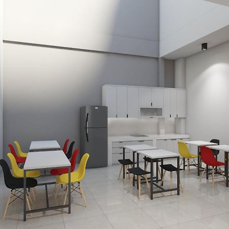 Ndalem Kraton Hotel Sidoarjo Extérieur photo