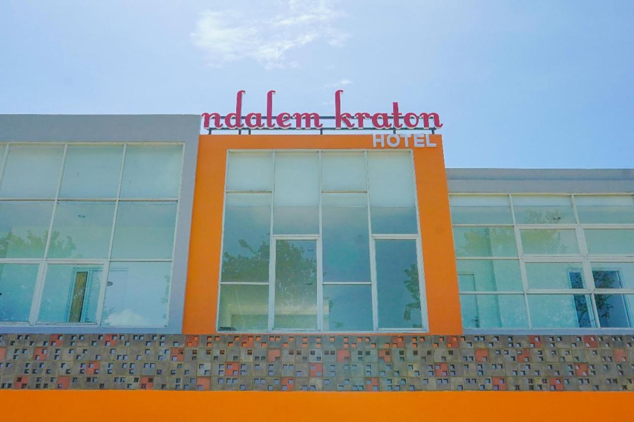 Ndalem Kraton Hotel Sidoarjo Extérieur photo