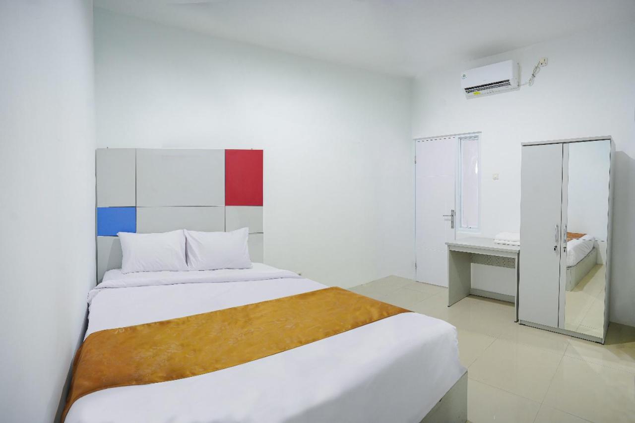 Ndalem Kraton Hotel Sidoarjo Extérieur photo