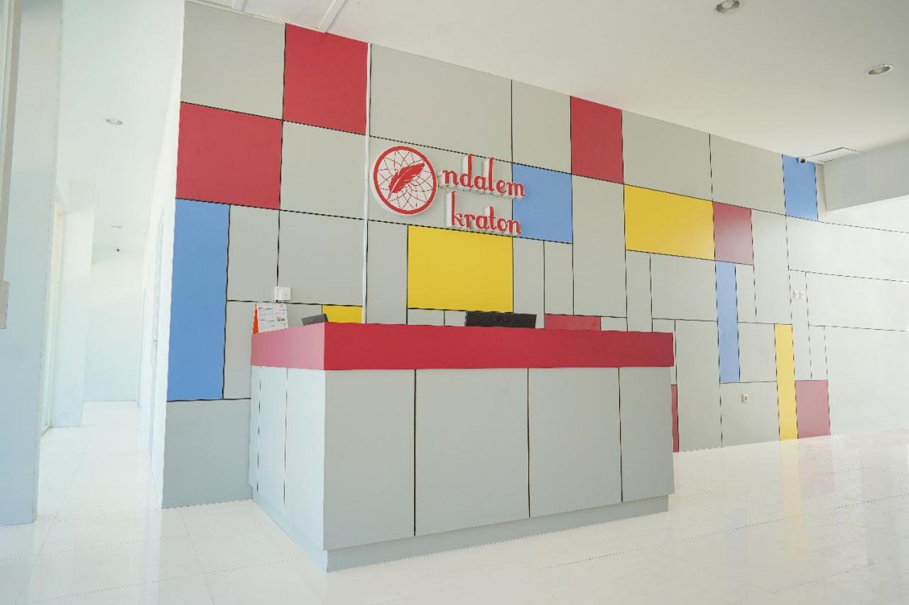 Ndalem Kraton Hotel Sidoarjo Extérieur photo
